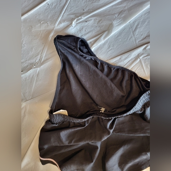Under Armour Women's Black Shorts, Size XS (26) - Picture 4 of 4